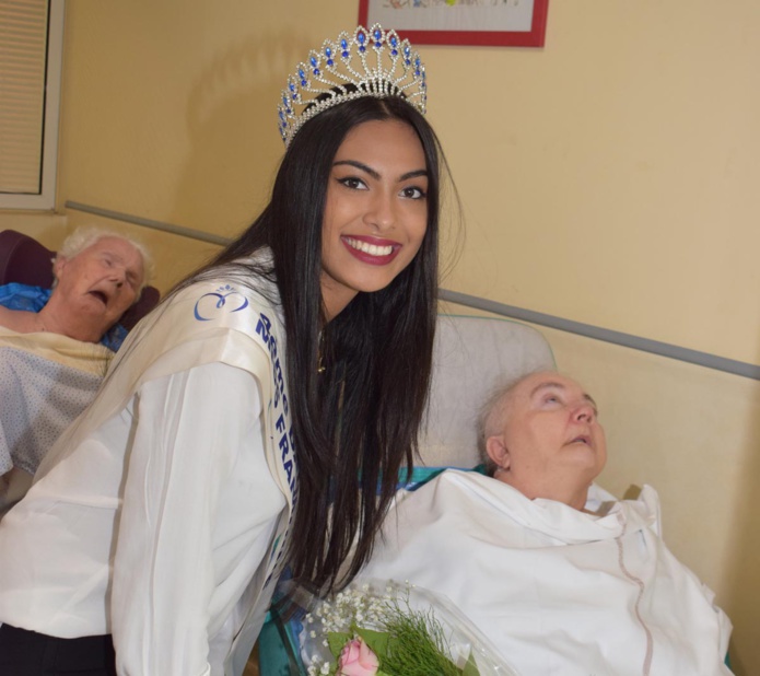 Audrey Chane Pao Kan visite les personnes âgées de l'USLD