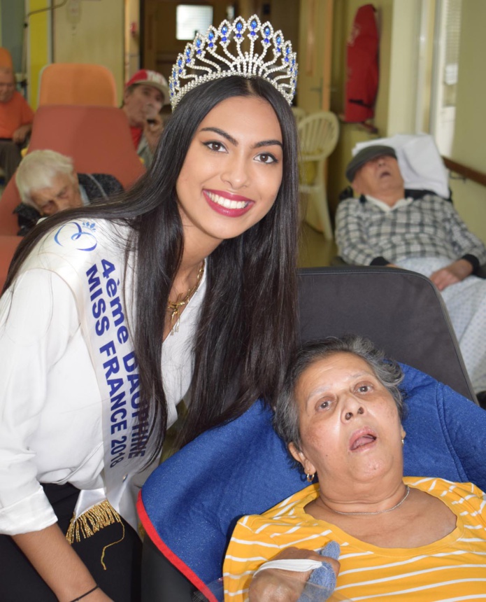 Audrey Chane Pao Kan visite les personnes âgées de l'USLD Audrey Chane Pao Kan visite les personnes âgées de l'USLD