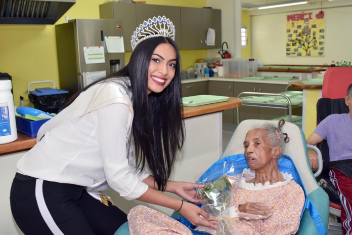 Audrey Chane Pao Kan visite les personnes âgées de l'USLD