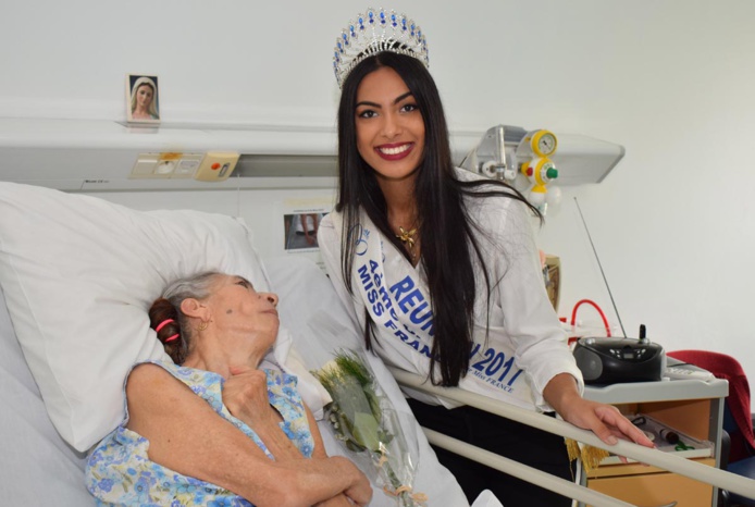 Audrey Chane Pao Kan visite les personnes âgées de l'USLD Audrey Chane Pao Kan visite les personnes âgées de l'USLD