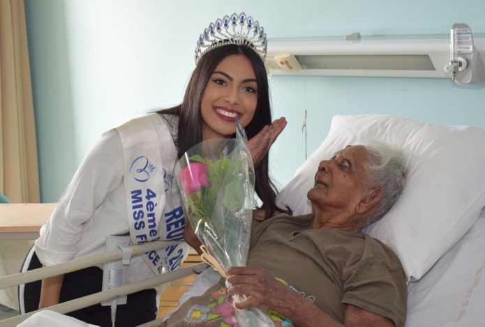 Audrey Chane Pao Kan visite les personnes âgées de l'USLD Audrey Chane Pao Kan visite les personnes âgées de l'USLD