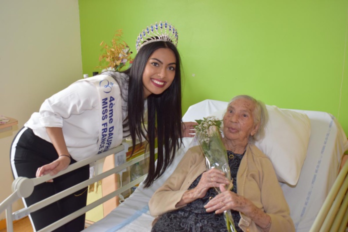 Audrey Chane Pao Kan visite les personnes âgées de l'USLD Audrey Chane Pao Kan visite les personnes âgées de l'USLD