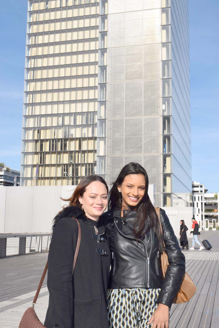 Devant la Médiathèque François Mitterrand Devant la Médiathèque François Mitterrand