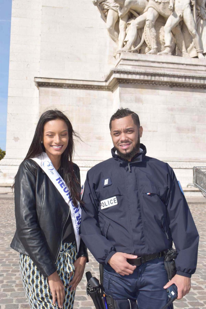 Avec un policier réunionnais de service à l'Arc de Triomphe ce jour-là. Le hasard fait bien les choses... Avec un policier réunionnais de service à l'Arc de Triomphe ce jour-là. Le hasard fait bien les choses...