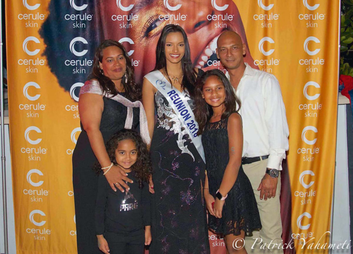 Anne-Lise Gopal avec sa famille et Miss Réunion Anne-Lise Gopal avec sa famille et Miss Réunion