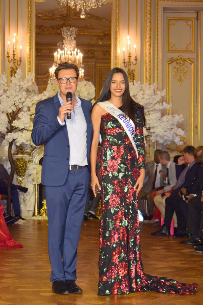 Avec le présentateur des défilés