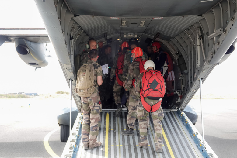 Morgane Soucramanien et Annabelle Lebreton en parachute avec le RPIMa Morgane Soucramanien et Annabelle Lebreton en parachute avec le RPIMa