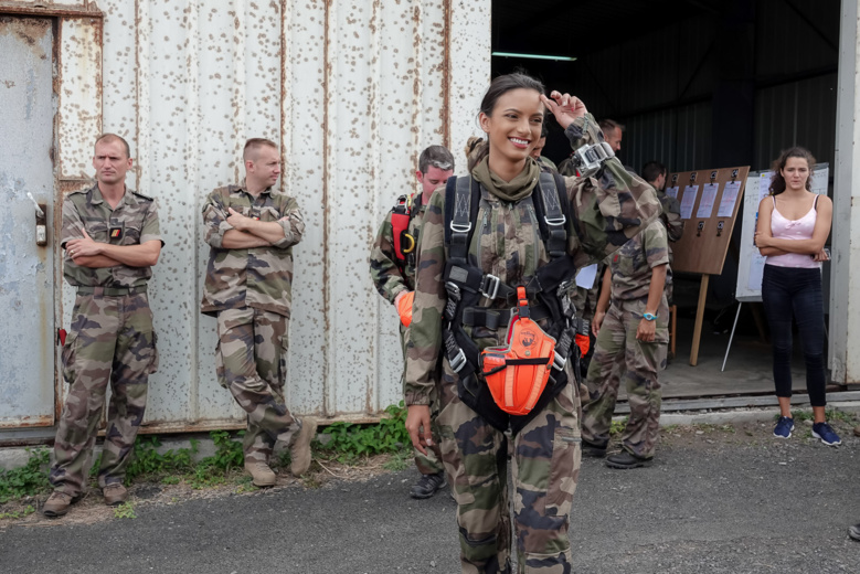Morgane Soucramanien et Annabelle Lebreton en parachute avec le RPIMa Morgane Soucramanien et Annabelle Lebreton en parachute avec le RPIMa