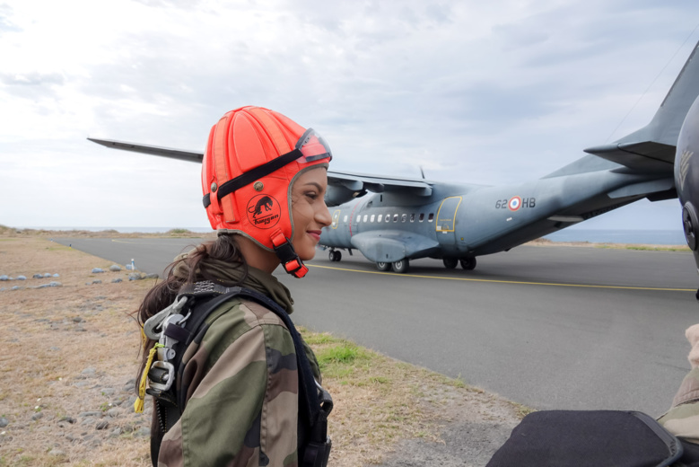 Morgane Soucramanien et Annabelle Lebreton en parachute avec le RPIMa Morgane Soucramanien et Annabelle Lebreton en parachute avec le RPIMa