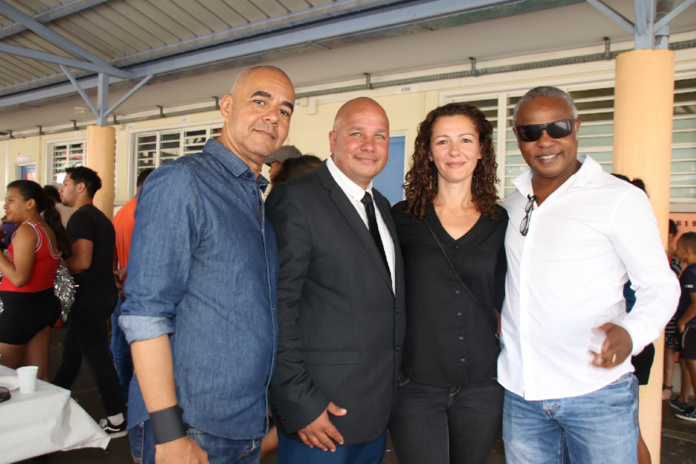 Johnny Hospital, Frédéric Figuin, Emma Morel de Roogaï Event, et Jean-Pierre, animateur