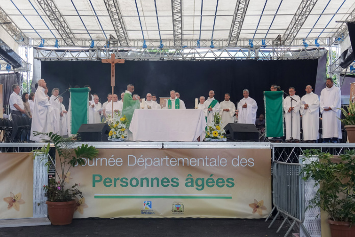 Miss Réunion 2018 à la Journée des Personnes Agées au Tampon Miss Réunion 2018 à la Journée des Personnes Agées au Tampon