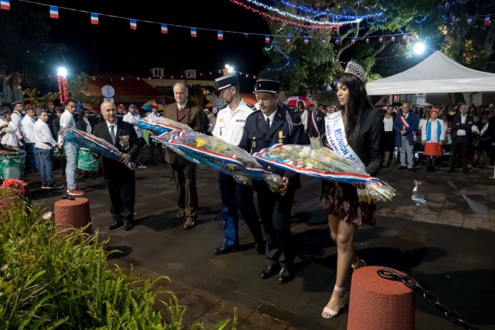 Dépôt de gerbes des officiels dont Miss Réunion Dépôt de gerbes des officiels dont Miss Réunion