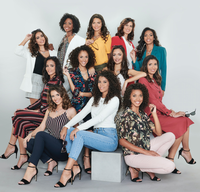 Les candidates Miss Réunion 2019 en tenue de ville KIABI, collier OcéanOr, chaussures Aldo, lunettes Muta Solaire