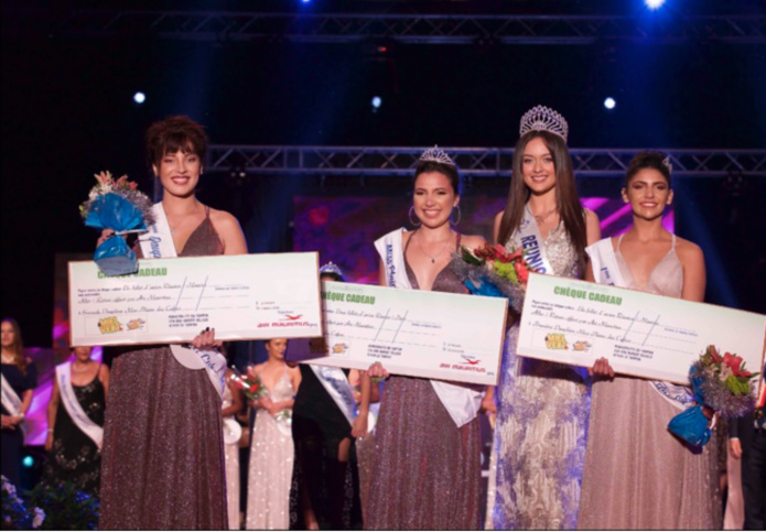 Morgane Lebon avec Mélina Siby, Miss Plaine des Cafres 2020, Perrine Fontaine 1ère dauphine et Kelly Hoarau 2ème dauphine Morgane Lebon avec Mélina Siby, Miss Plaine des Cafres 2020, Perrine Fontaine 1ère dauphine et Kelly Hoarau 2ème dauphine