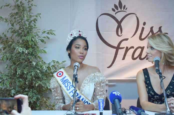 Lors de la conférence de presse après l'élection, Clémence Botino aux côtés de Sylvie Tellier Lors de la conférence de presse après l'élection, Clémence Botino aux côtés de Sylvie Tellier