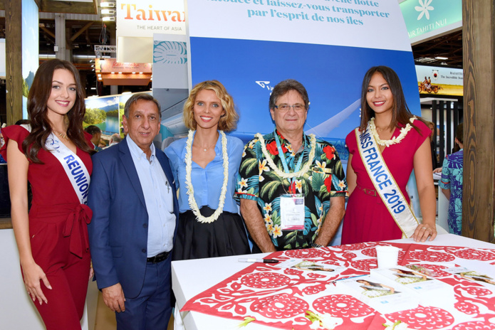 Sur le stand de Tahiti Sur le stand de Tahiti
