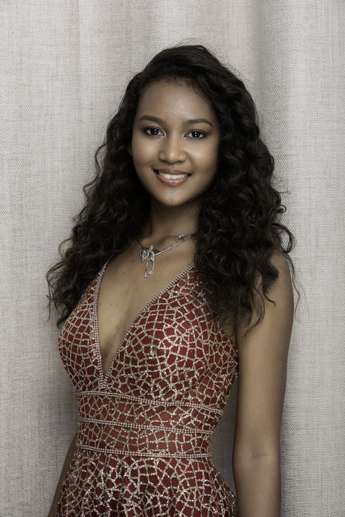 N°6. Vanessa CADARSI - 20 ans, 1,72 m - Trois Bassins N°6. Vanessa CADARSI - 20 ans, 1,72 m - Trois Bassins