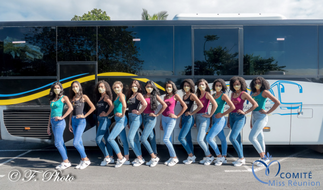 Pour leur tour de l'île, elles ont été trasportées avec le bus très confortable d'ADM