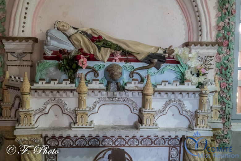 Les candidates 2021 visitent l'église atypique de Sainte-Anne Les candidates 2021 visitent l'église atypique de Sainte-Anne