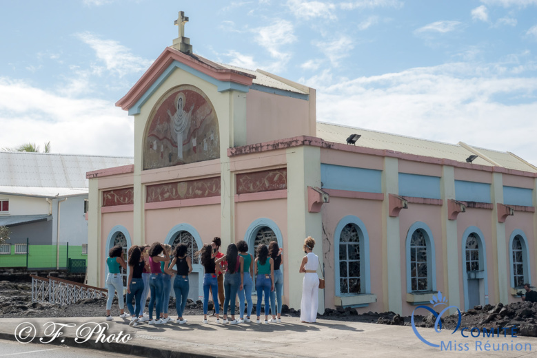 Les candidates 2021 devant Notre Dame des Laves, sur la coulée de 1977