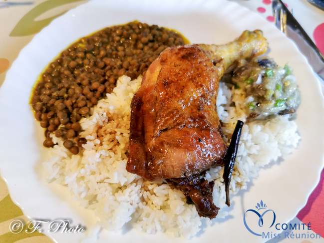 Cette délicieuse cuisse de poulet à la vanille est réputée Cette délicieuse cuisse de poulet à la vanille est réputée