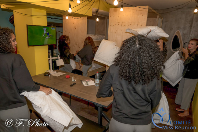 Bataille d'oreillers... Bataille d'oreillers...