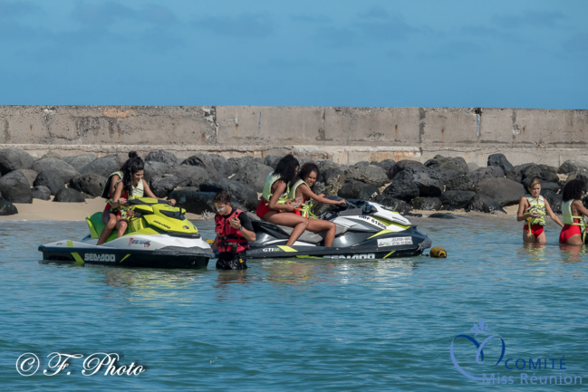 6 candidates au départ en jet ski 6 candidates au départ en jet ski