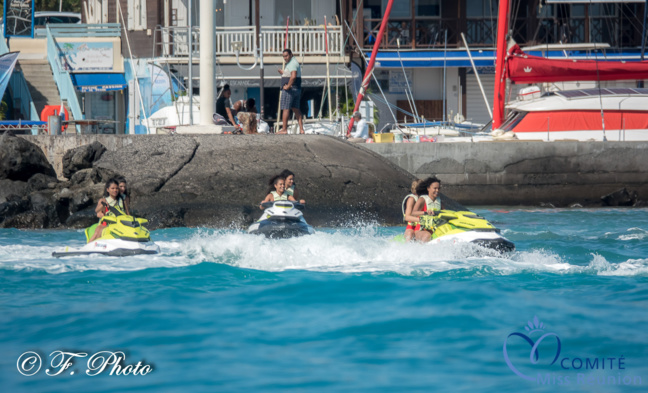 Les candidates Miss Réunion 2021 s'éclatent en jet ski ! Les candidates Miss Réunion 2021 s'éclatent en jet ski !