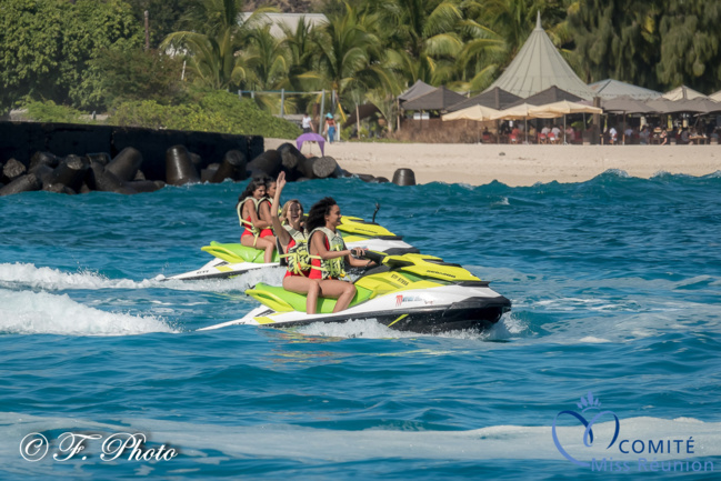 Les candidates Miss Réunion 2021 s'éclatent en jet ski ! Les candidates Miss Réunion 2021 s'éclatent en jet ski !