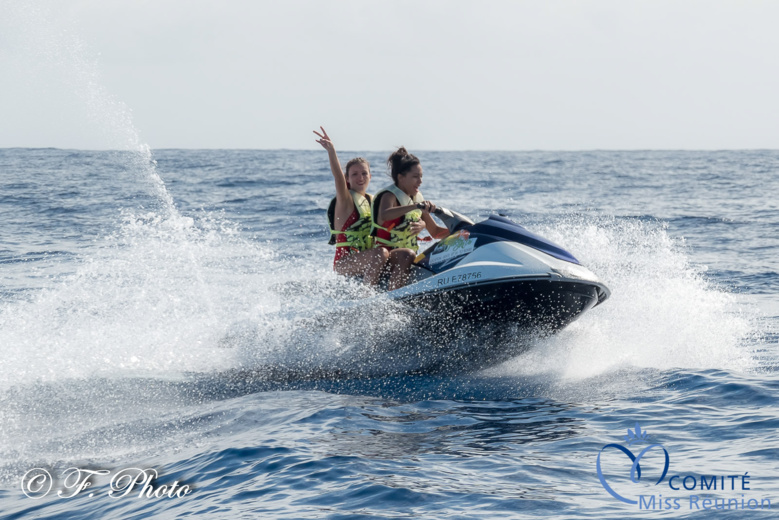 Les candidates Miss Réunion 2021 s'éclatent en jet ski !