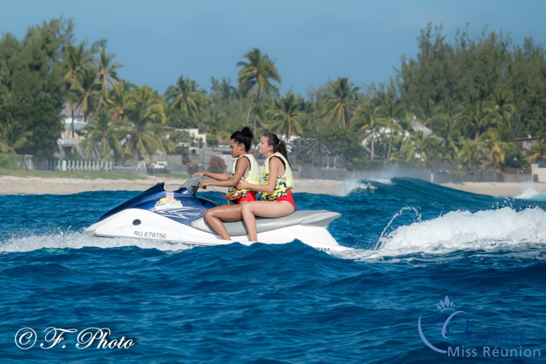 Les candidates Miss Réunion 2021 s'éclatent en jet ski ! Les candidates Miss Réunion 2021 s'éclatent en jet ski !