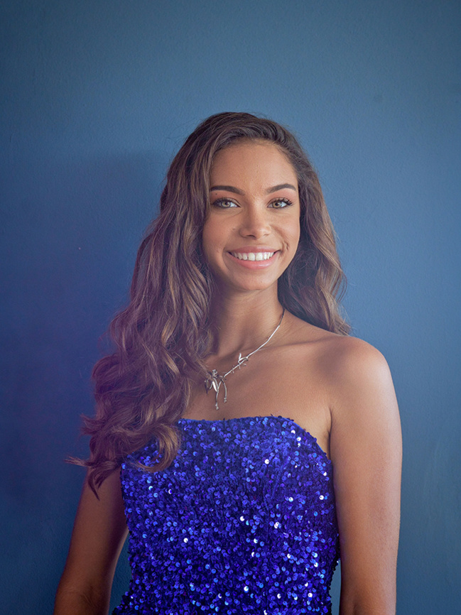 N°10. Caroline Bellune, 18 ans, 1,75m - Saint-Denis