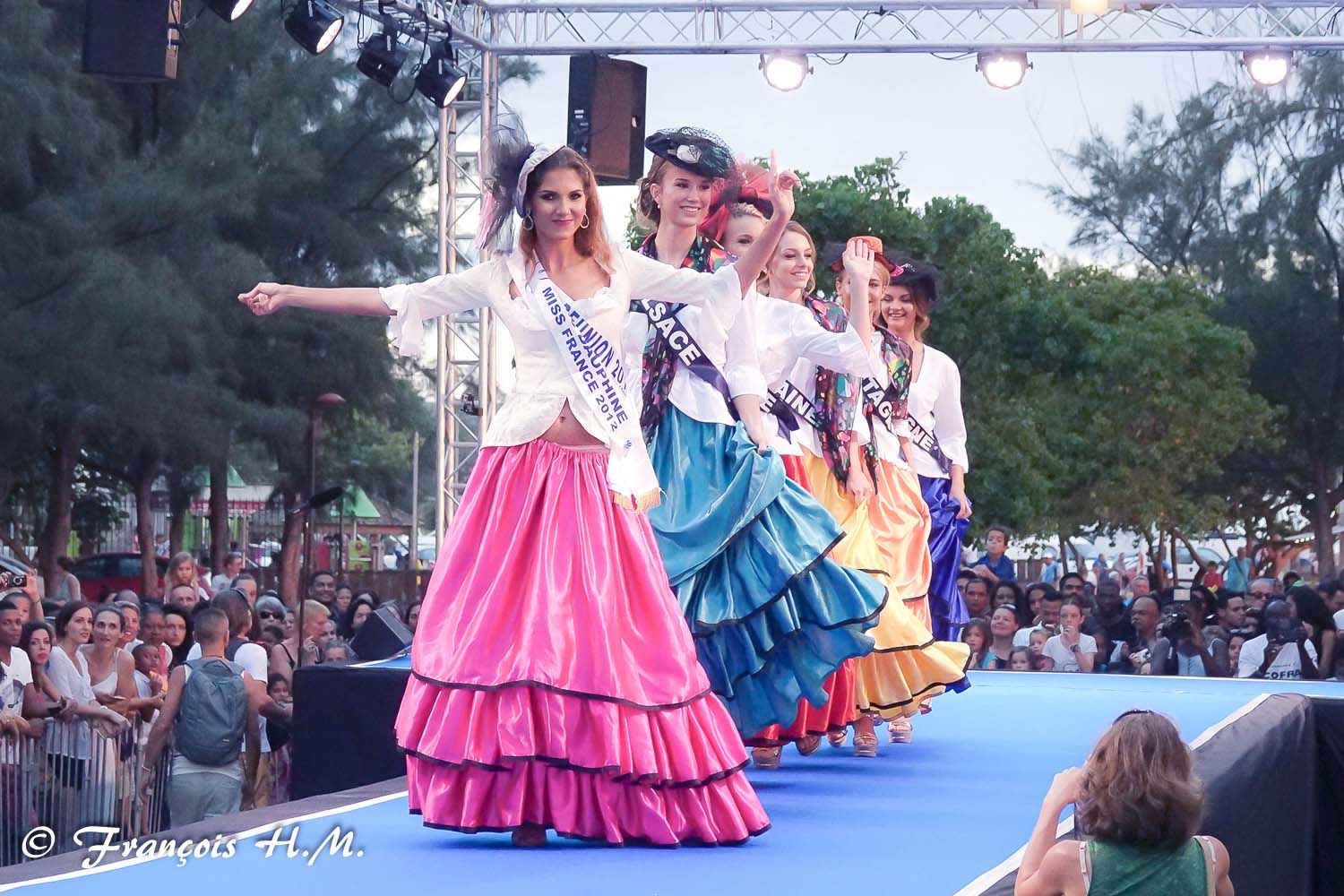 Défilé des candidates Miss France 2017 à Saint-Pierre