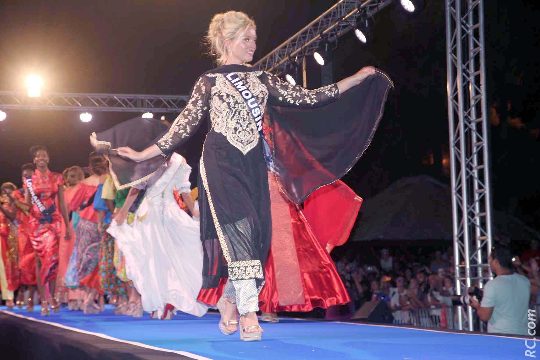 Défilé des candidates Miss France 2017 à Saint-Pierre