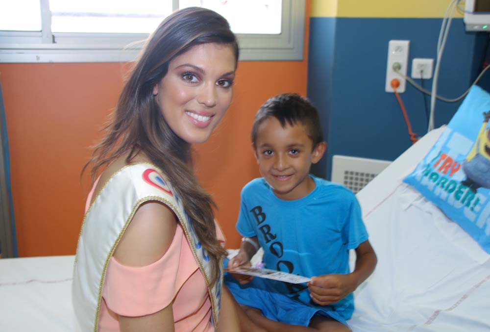 Iris Mittenaere au CHU pour les enfants malades