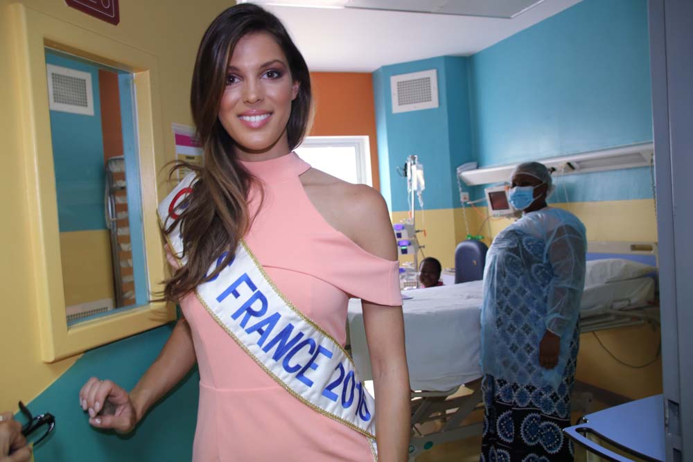 Iris Mittenaere au CHU pour les enfants malades