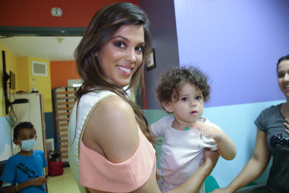 Iris Mittenaere au CHU pour les enfants malades