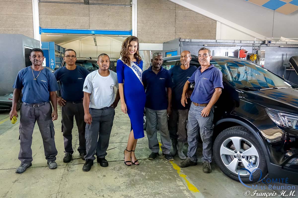 Ambre N'guyen reçoit les clés de sa belle Opel Corsa!