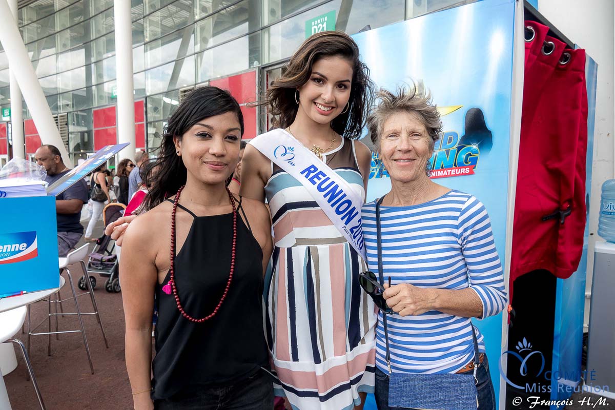 Miss Réunion sur le stand Antenne Réunion au Salon de la Maison
