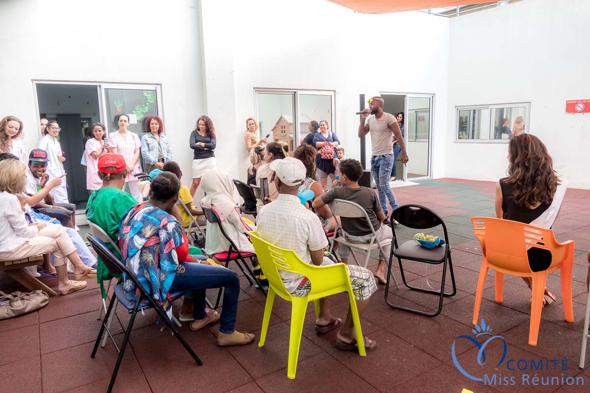 Miss Réunion fête la musique avec les enfants au CHU