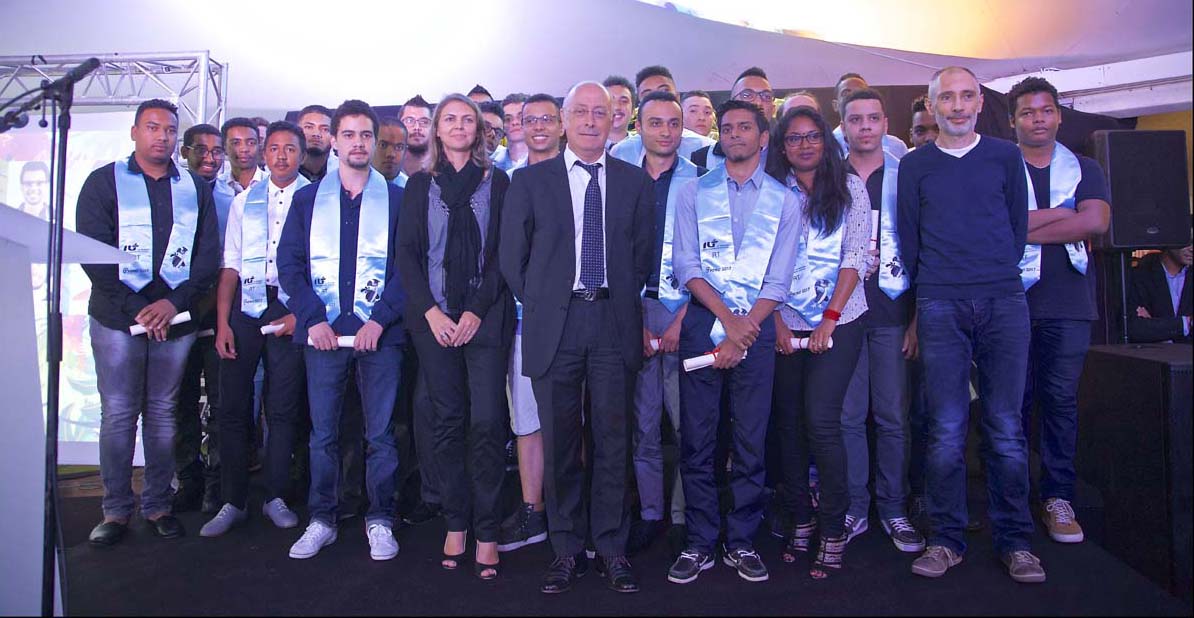 Miss Réunion marraine de la cérémonie de remise de diplômes à l'IUT