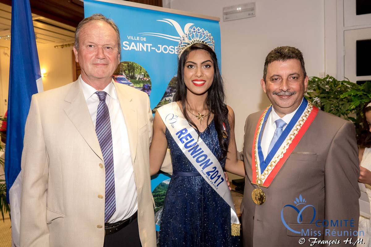 Michel Esterlingot, secrétaire général de la sous-préfecture de Saint-Pierre, Audrey Chane Pao Kan et Patrick Lebreton