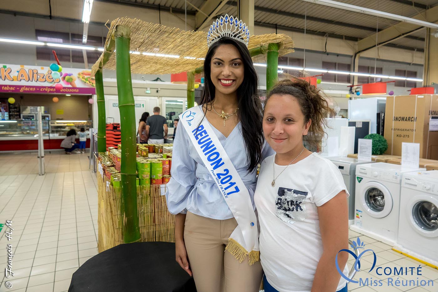 Miss Réunion 2017 en dédicaces à l'Étang-Salé