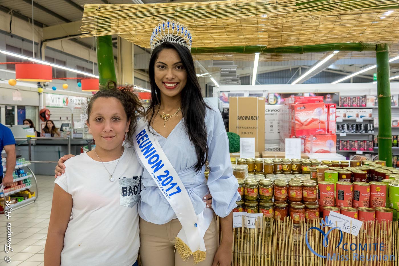 Miss Réunion 2017 en dédicaces à l'Étang-Salé