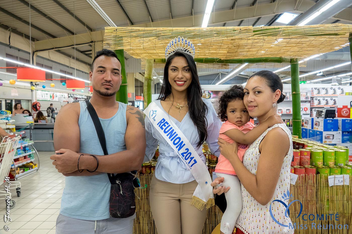 Miss Réunion 2017 en dédicaces à l'Étang-Salé