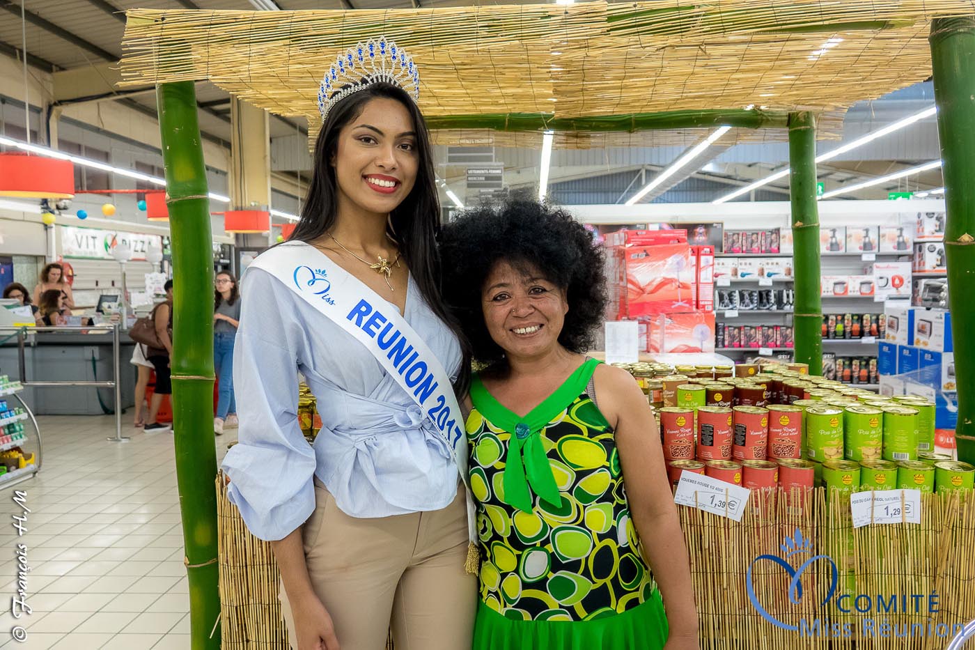 Miss Réunion 2017 en dédicaces à l'Étang-Salé