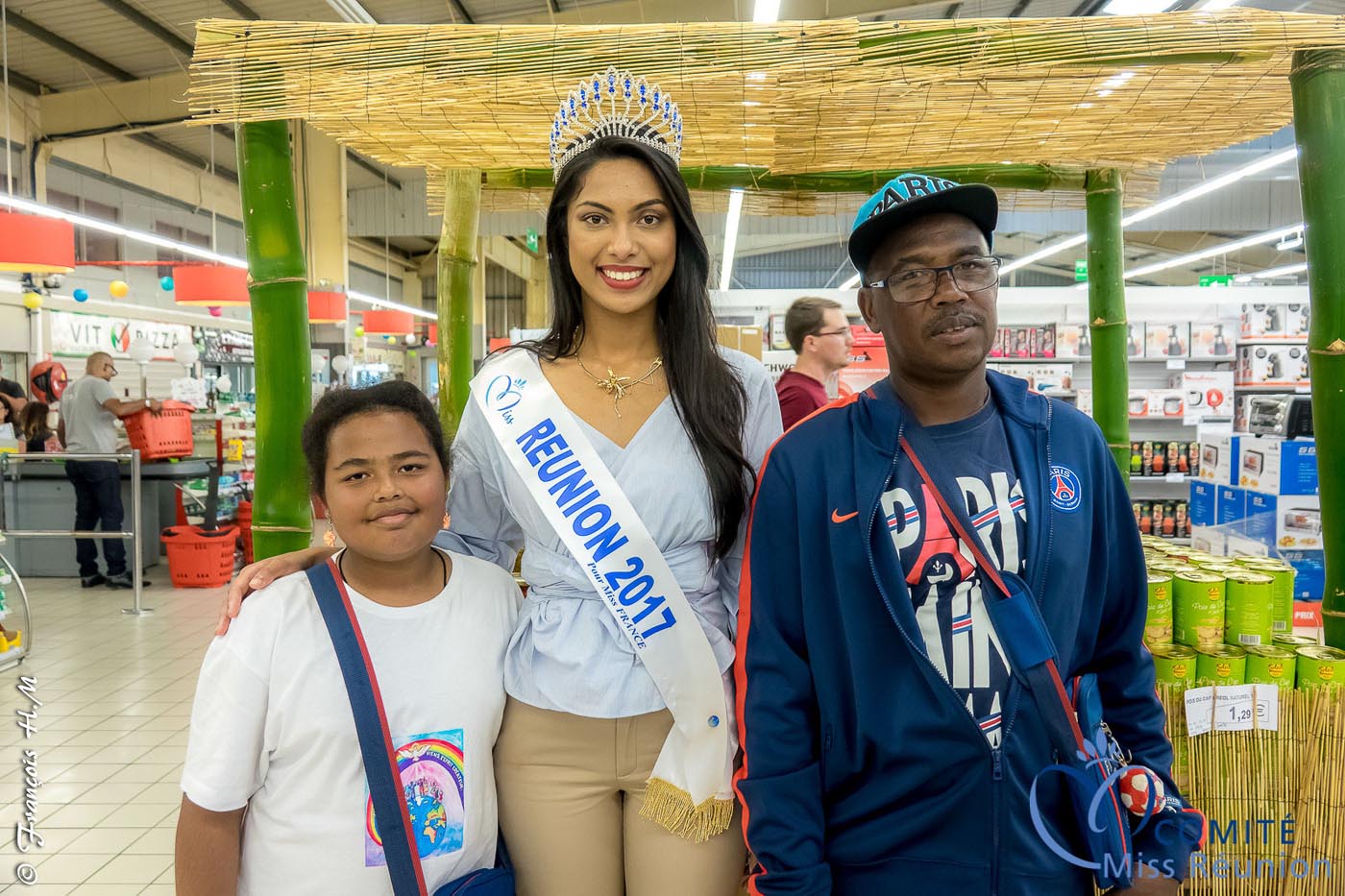 Miss Réunion 2017 en dédicaces à l'Étang-Salé