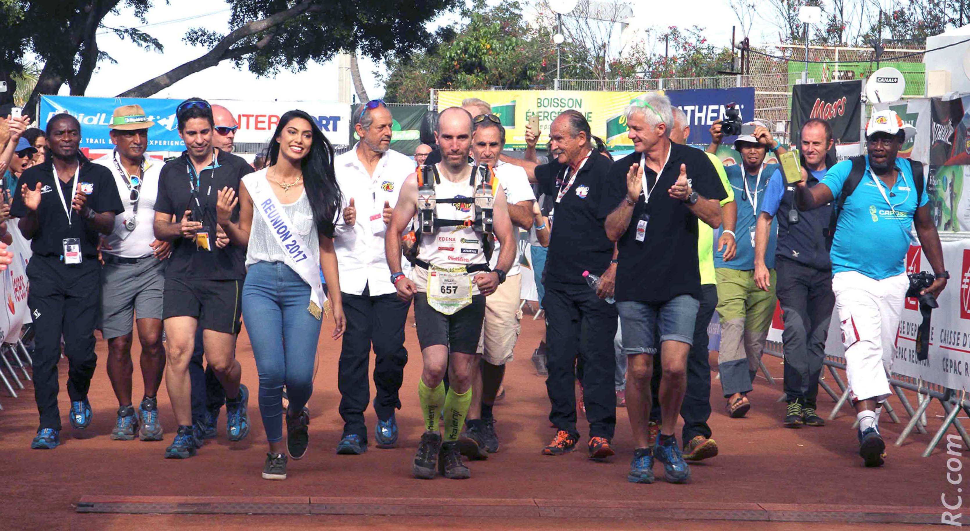 Miss Réunion accueille le dernier finisher du Grand Raid