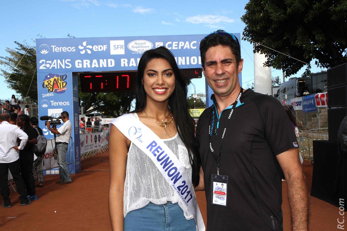 Miss Réunion accueille le dernier finisher du Grand Raid