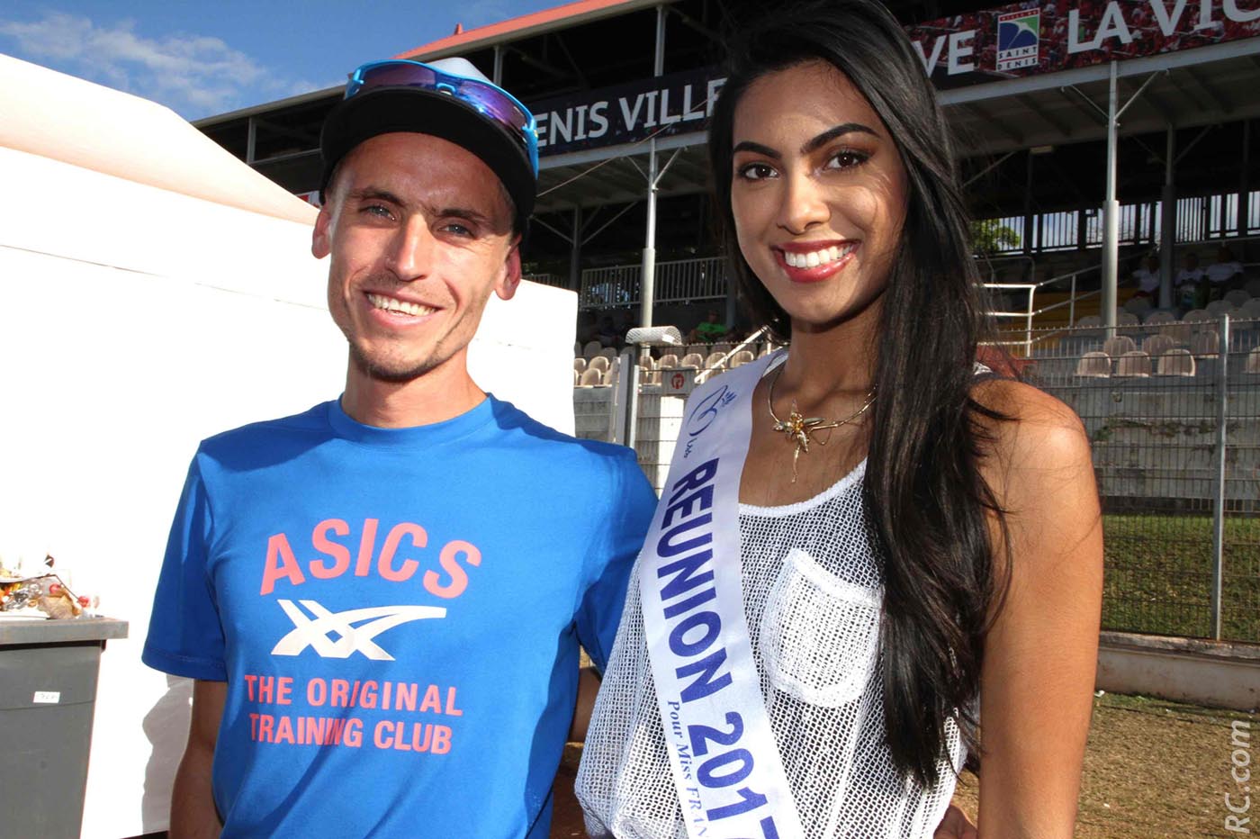 Miss Réunion accueille le dernier finisher du Grand Raid